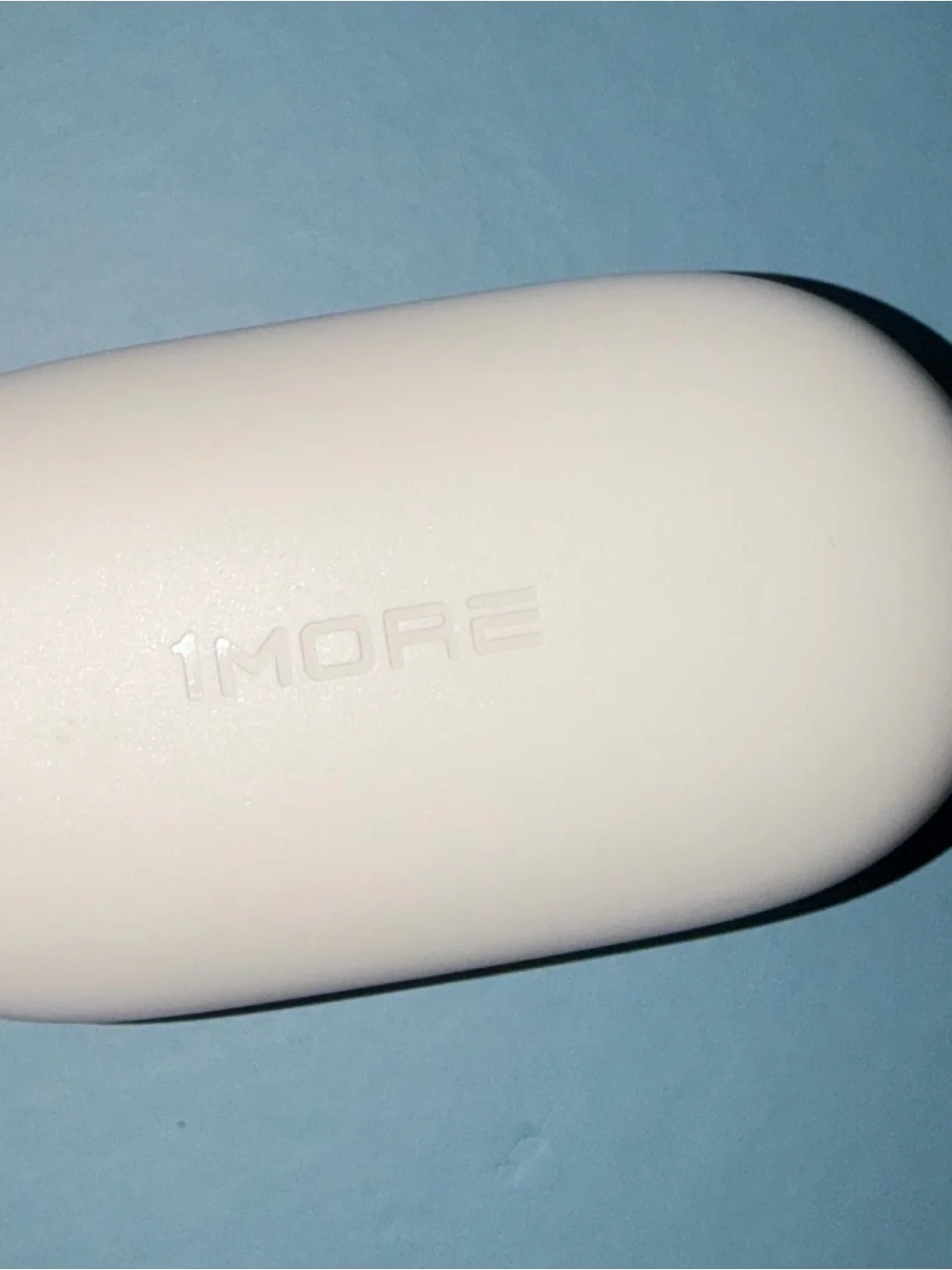 White & Gold Sport Earbuds with Earhooks and Charging Case